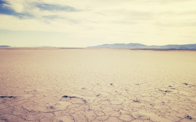 Barren desert mountains clouds footprints free wallpaper - medium preview image