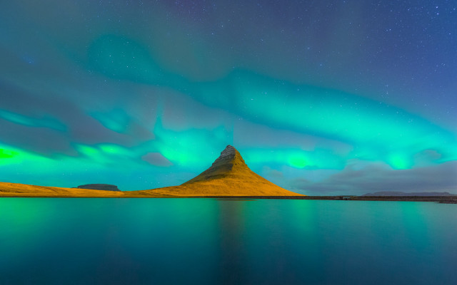 Mountain green aurora water distant free wallpaper - medium preview image