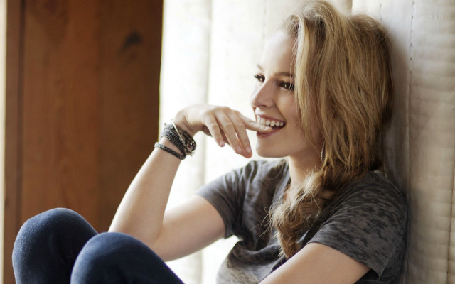 Woman smiling floor wall hand free wallpaper - medium preview image