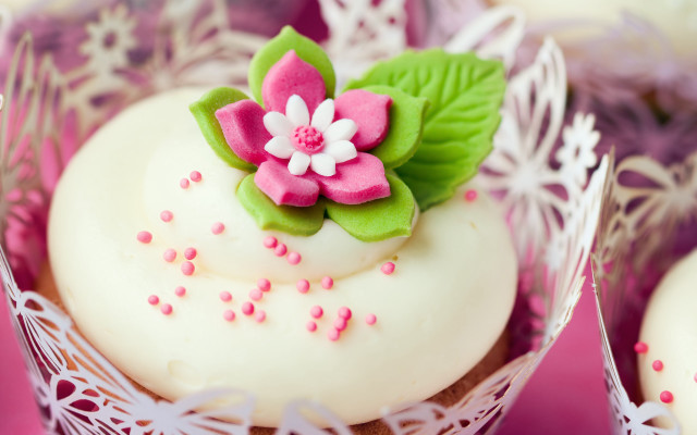 Cupcake flower box frosting pastel free wallpaper - medium preview image