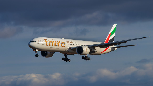 Large jetliner cloudy sky landing free wallpaper - medium preview image