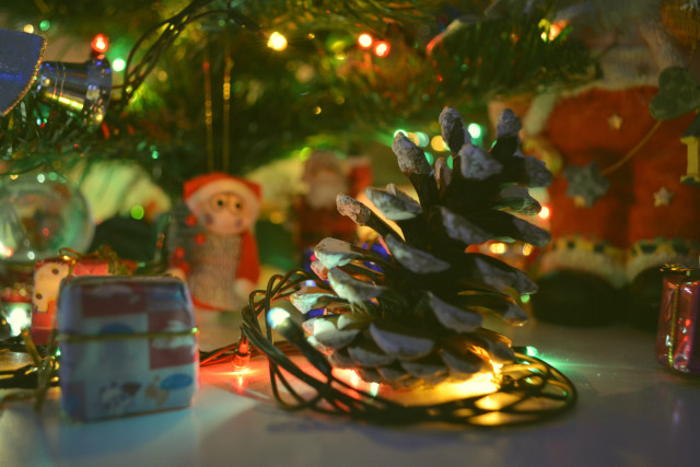 Pine cone christmas lights deer free wallpaper - medium preview image