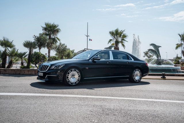 Black car fountain palm trees free wallpaper - medium preview image