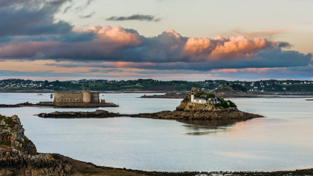Large water island cloudy sunset free wallpaper - medium preview image