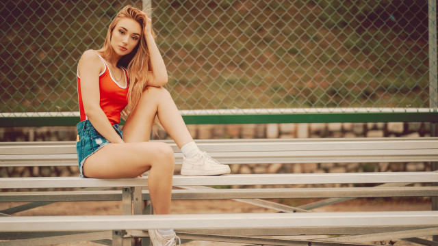 Tennis court woman sitting brigette free wallpaper - medium preview image