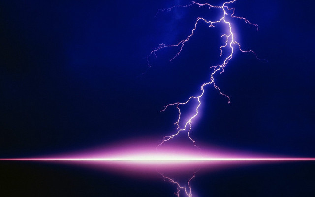 Lightning bolt sky water bright free wallpaper - medium preview image