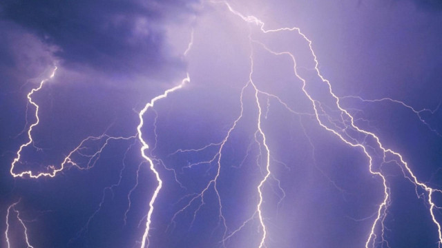 Lightning storm city skyline ground free wallpaper - medium preview image