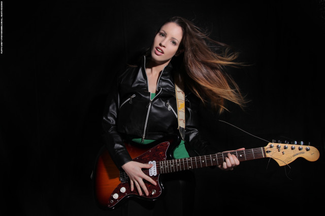 Woman guitar posing black background free wallpaper - medium preview image