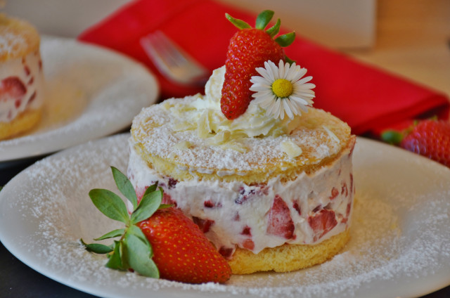 Strawberry shortcake pastel blurry depthoffield free wallpaper - medium preview image