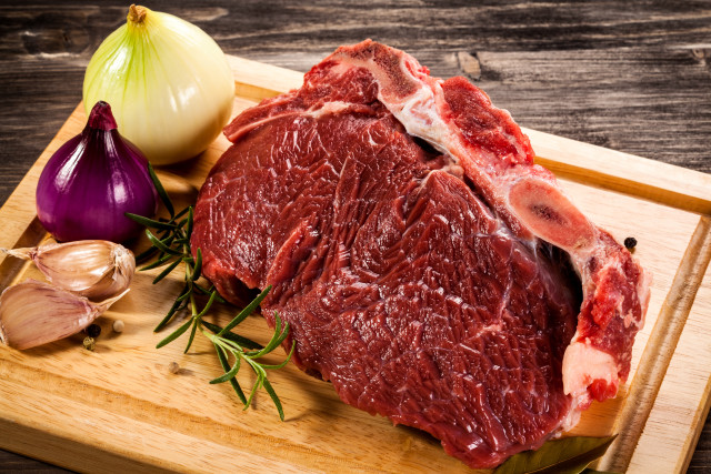 Meat cuttingboard garlic onion wooden free wallpaper - medium preview image