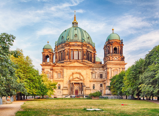 Berlin secession green dome clock free wallpaper - medium preview image