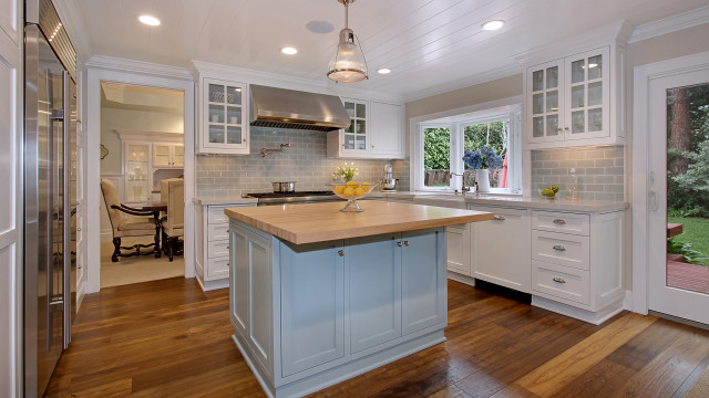 Kitchen center island window yard free wallpaper - medium preview image