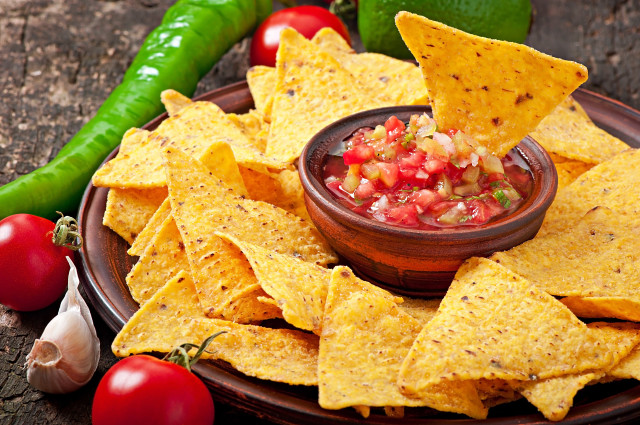 Chips salsa green pepper closeup free wallpaper - medium preview image
