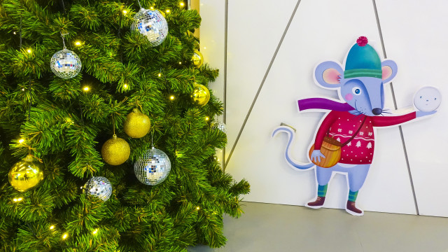 Christmas tree mouse paper cutout free wallpaper - medium preview image