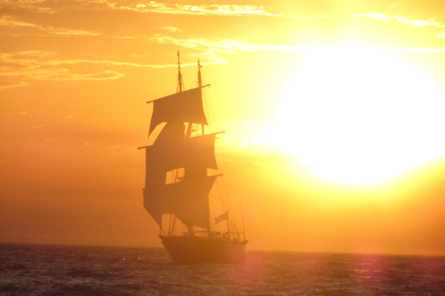 Sailboat ocean sunset clouds horizon #6 free wallpaper - medium preview image