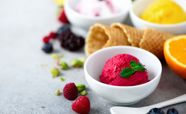 Ice cream fruit bowl slice free wallpaper - medium preview image