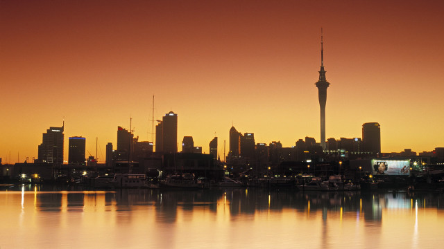 City skyline lake reflection sunset free wallpaper - medium preview image