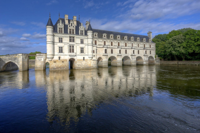 Castle bridge water body middle free wallpaper - medium preview image