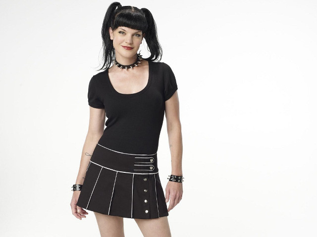 Gothic portrait black dress black free wallpaper - medium preview image