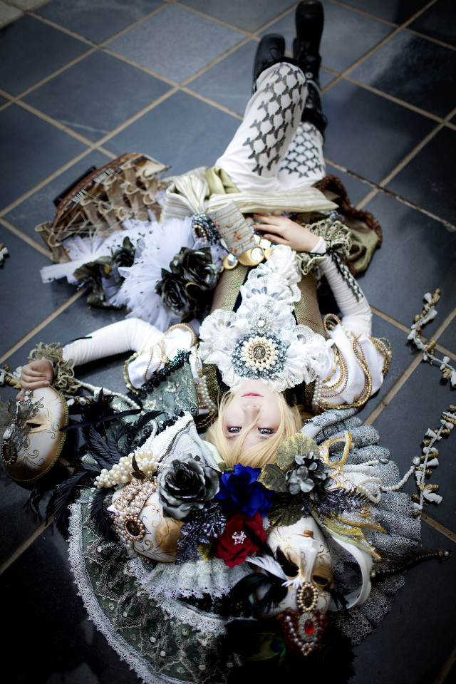 Doll floor surrounded stuff legs free wallpaper - medium preview image