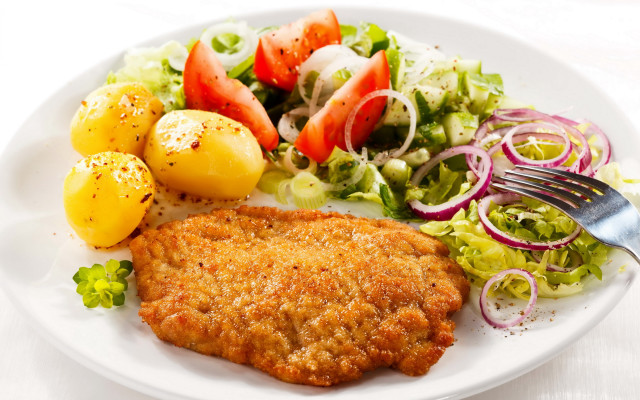 Plate food meat vegetables fork free wallpaper - medium preview image
