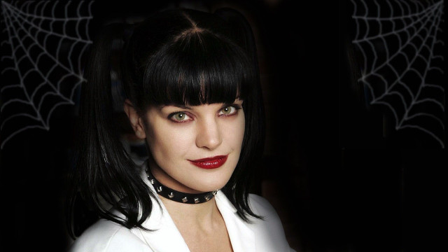 Gothic woman spiderweb blackhair redlips free wallpaper - medium preview image