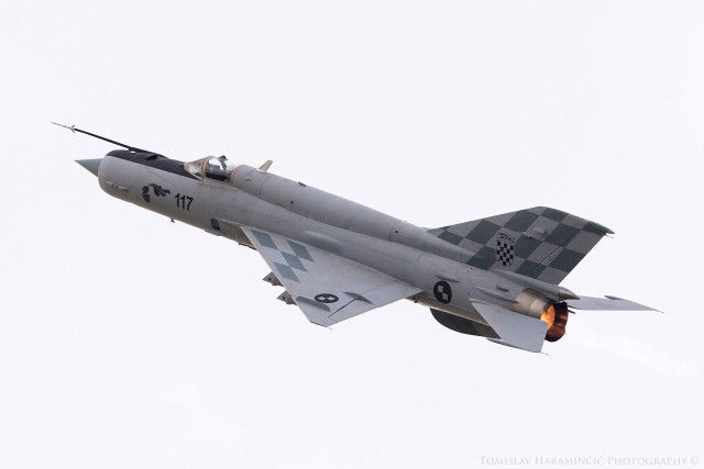 Fighter jet white sky checkered free wallpaper - medium preview image