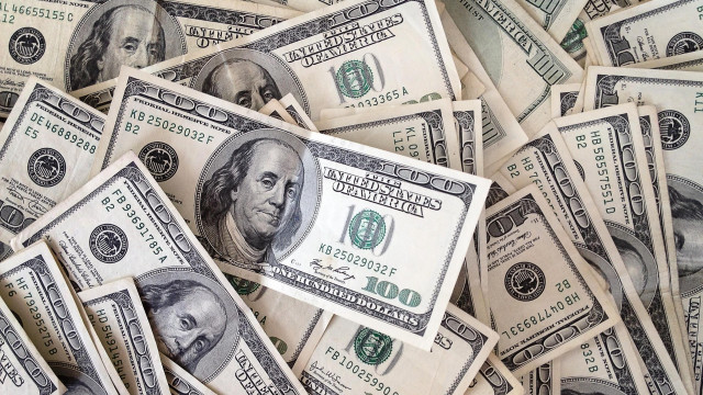 Money pile benjamin franklin gear free wallpaper - medium preview image