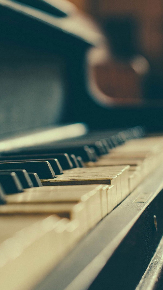 Close up piano keyboard blurry free wallpaper - medium preview image