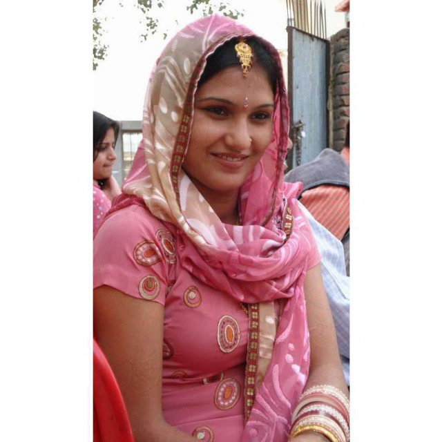 Woman pink sari head scarf #2 free wallpaper - medium preview image