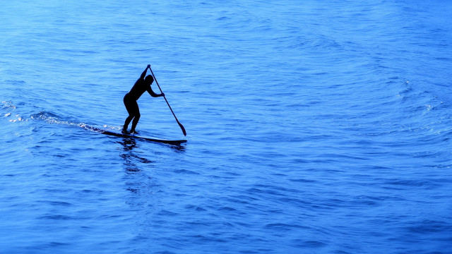 Person surfing paddle board water free wallpaper - medium preview image