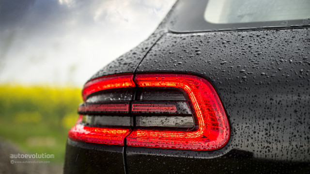 Car rain drops tail lights free wallpaper - medium preview image