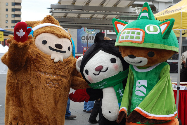 Couple costumes street corner building free wallpaper - medium preview image