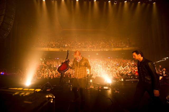 Men stage guitar player crowd free wallpaper - medium preview image