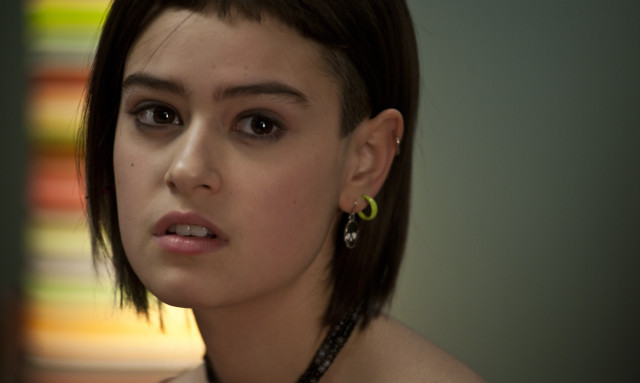 Woman short haircut green earrings free wallpaper - medium preview image