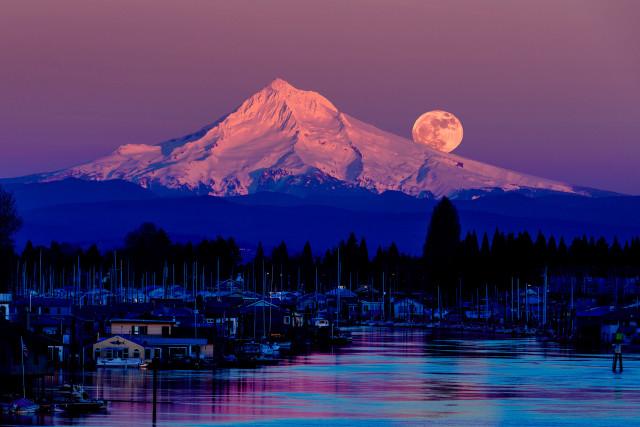 Mountain fullmoon lake boats night free wallpaper - medium preview image