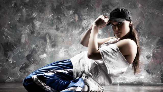 Woman white shirt blue pants free wallpaper - medium preview image