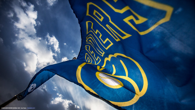 Blue yellow flag sky background free wallpaper - medium preview image
