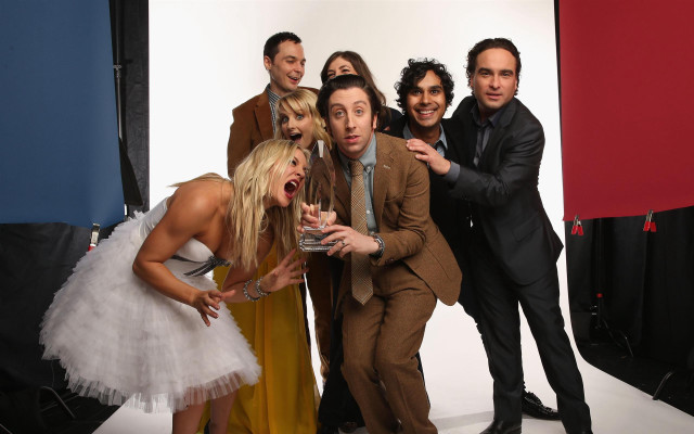 Group people posing picture backdrop free wallpaper - medium preview image