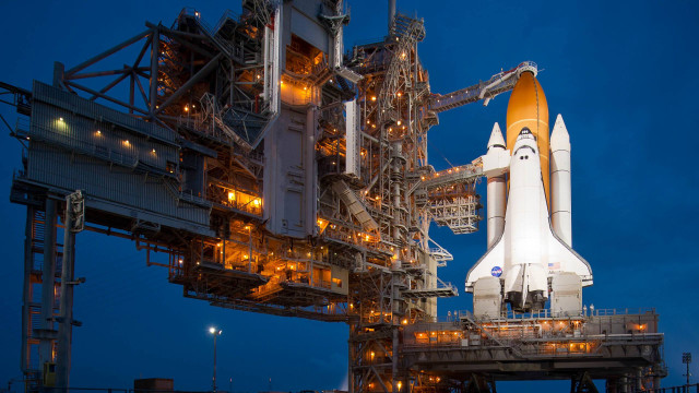 Space shuttle building platform night free wallpaper - medium preview image