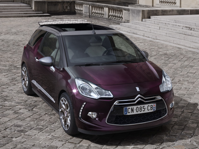 Small car brick road steps free wallpaper - medium preview image