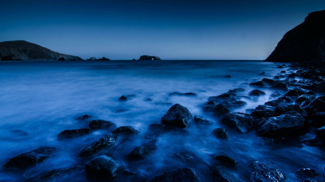 Rocky beach night full moon free wallpaper - medium preview image
