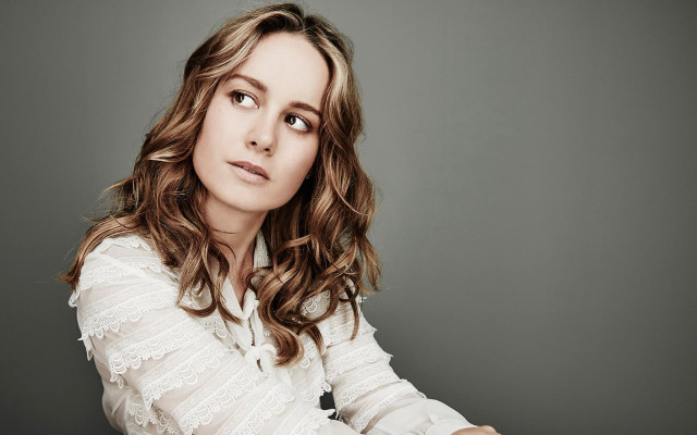 Elegant woman portrait longhair white free wallpaper - medium preview image