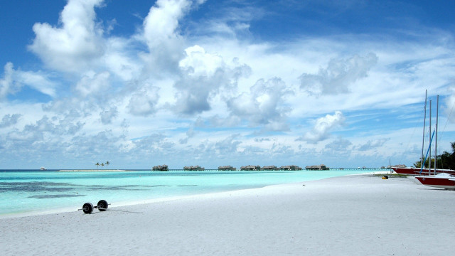 Beach boats clouds lagoon white free wallpaper - medium preview image