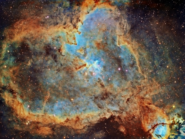 Large star cluster blue center free wallpaper - medium preview image