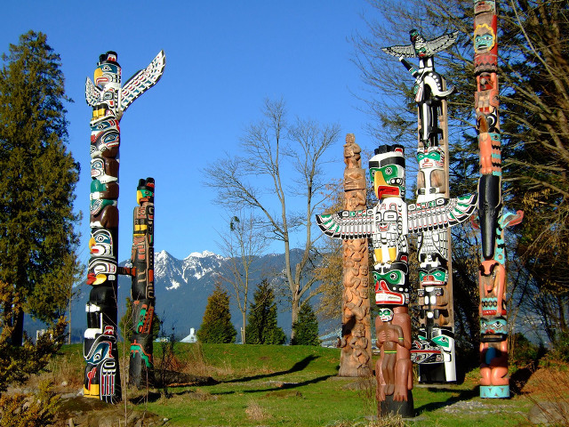 Totem poles park mountains blue free wallpaper - medium preview image