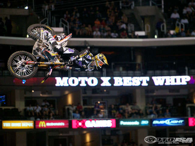 Motorcycle jump stadium crowd rider free wallpaper - medium preview image