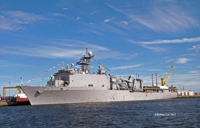 Large gray ship water cranes free wallpaper - medium preview image