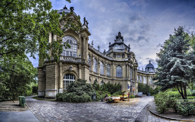 Large building clock tower park #6 free wallpaper - medium preview image