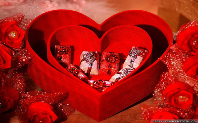 Heart shaped box candy roses free wallpaper - medium preview image